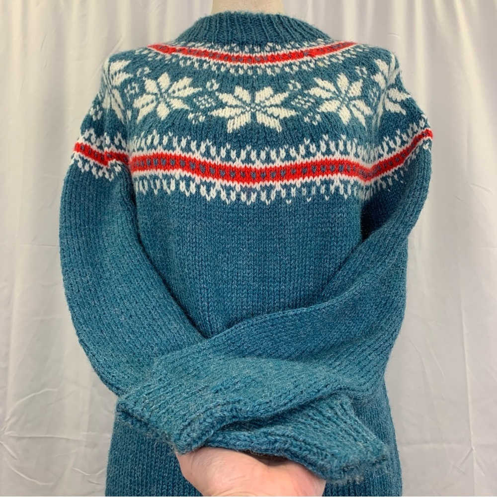 Hand Knit Fair Isle-style Snowflake Sweater - Picture 4 of 8
